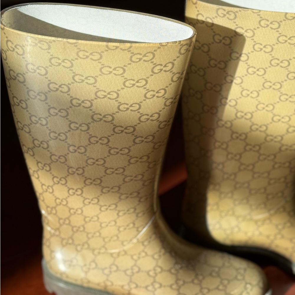 Lightly Used Gucci Tan / Brown Monogram Rubber, Tall, Rain Boots - Picture 4 of 4